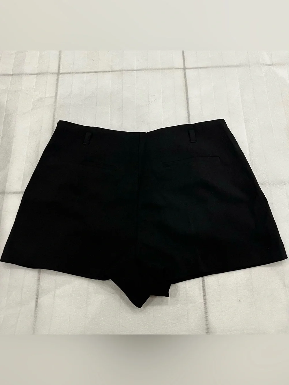 Forever 21 Black High-Waist Tailored Shorts size medium - Picture 4 of 8